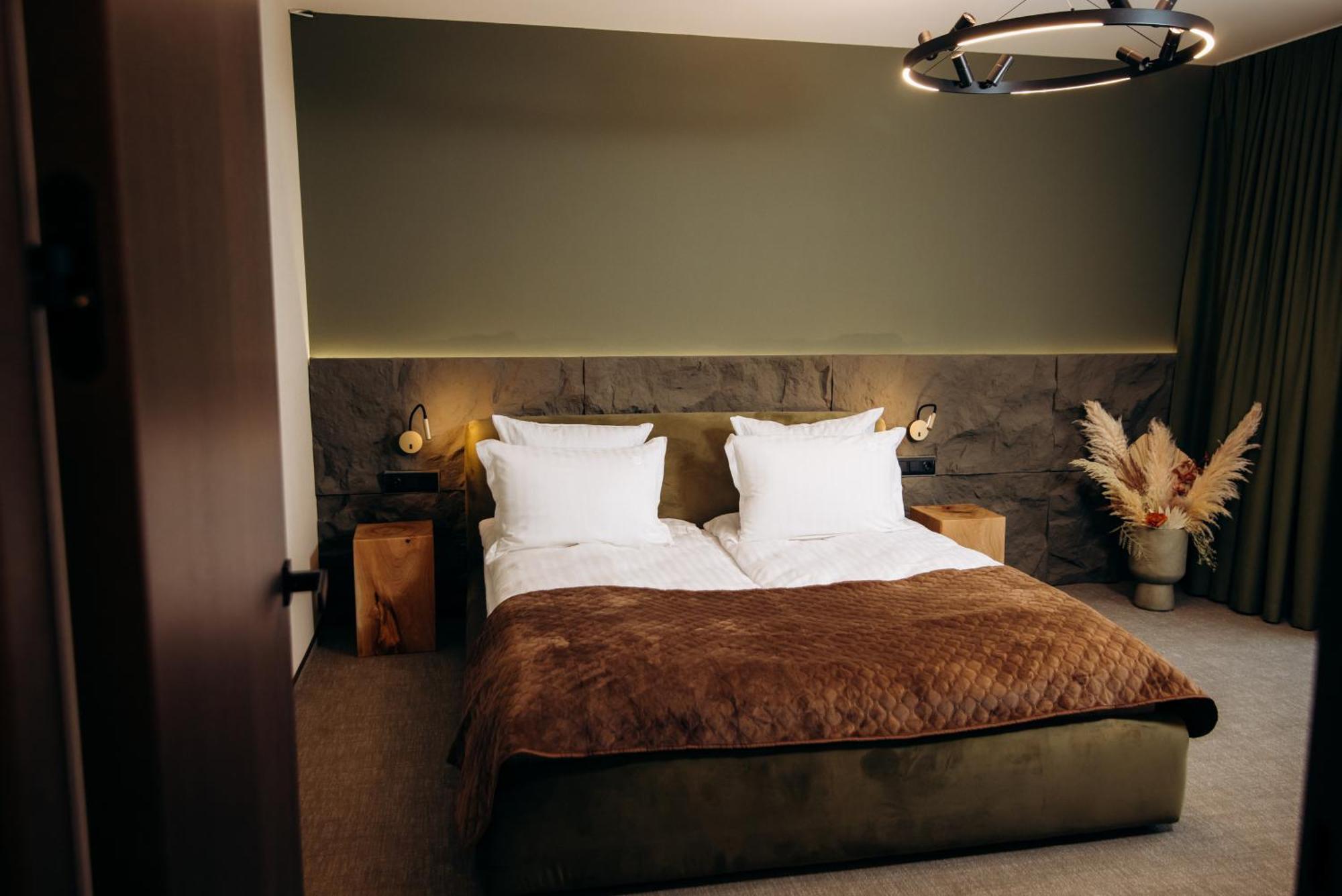 Otel &