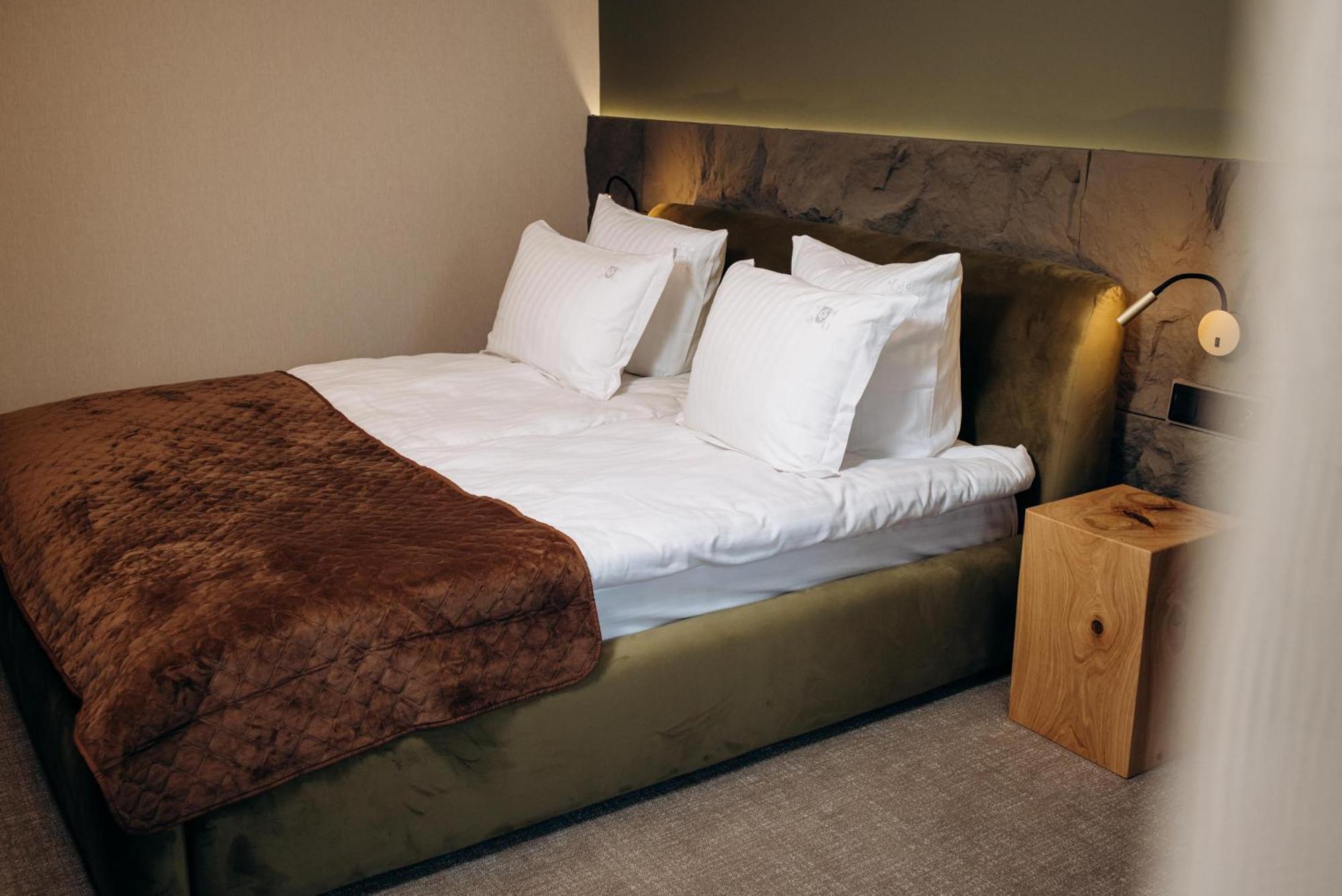 & Otel *