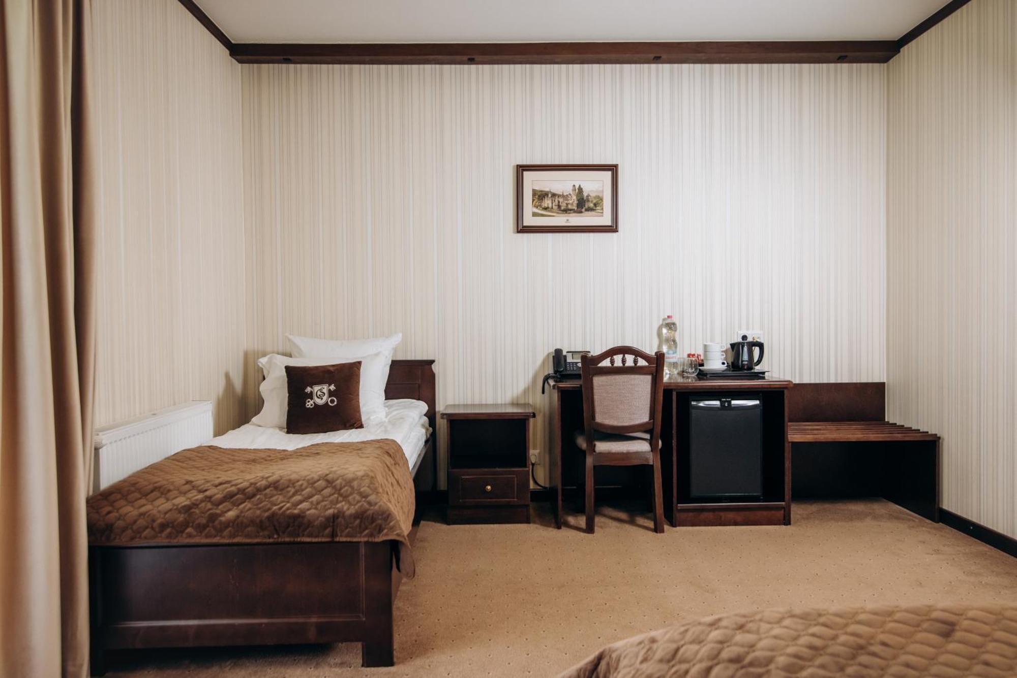 Otel &